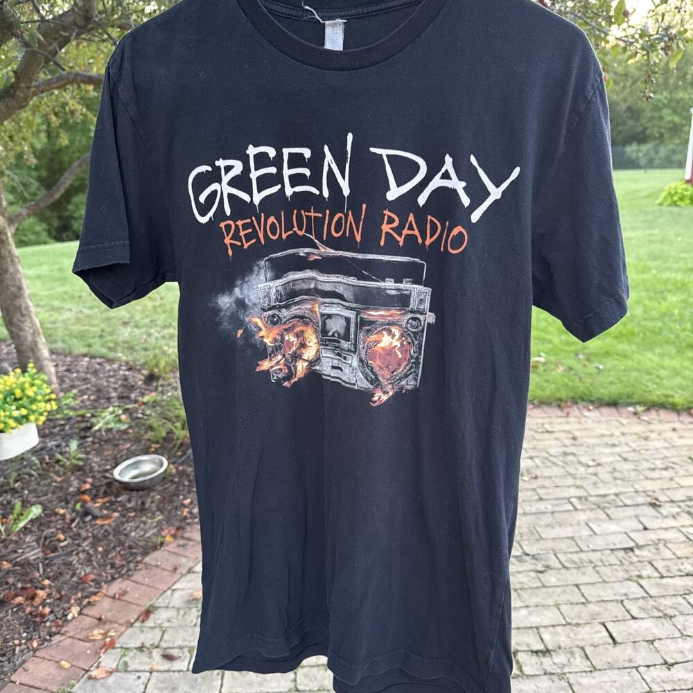 Green Day Revolution Radio 2017 Concert Shirt Size Small Black
